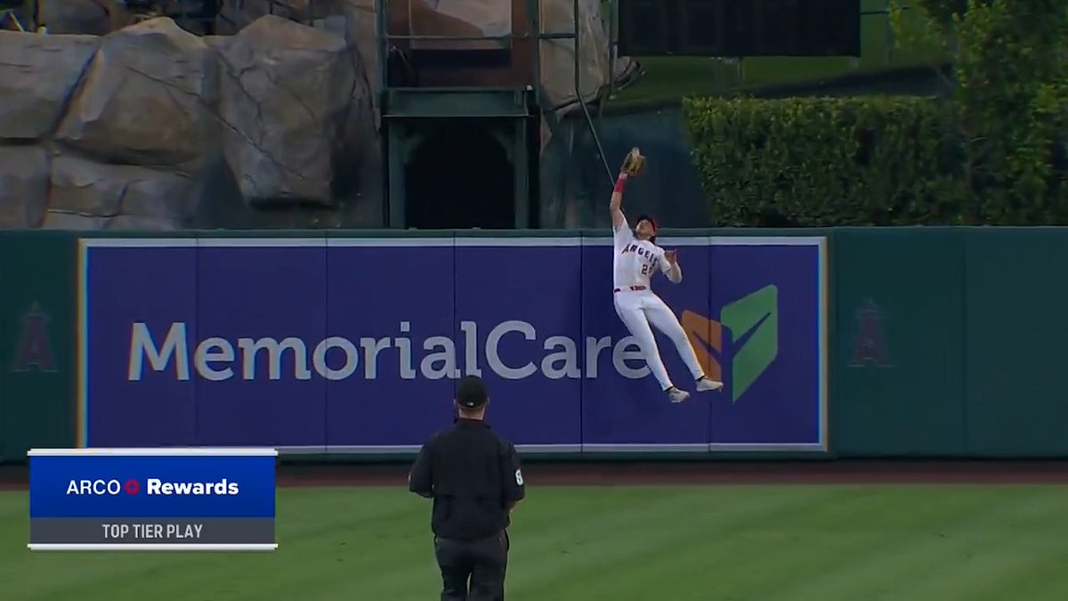 Bryce Teodosio ... ARE YOU KIDDING?! 😮 What a leaping catch to rob Ian Happ of a home run!