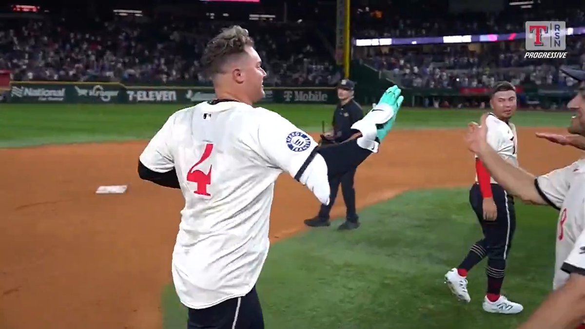 ON THREE CONSECUTIVE PITCHES! #AllForTX