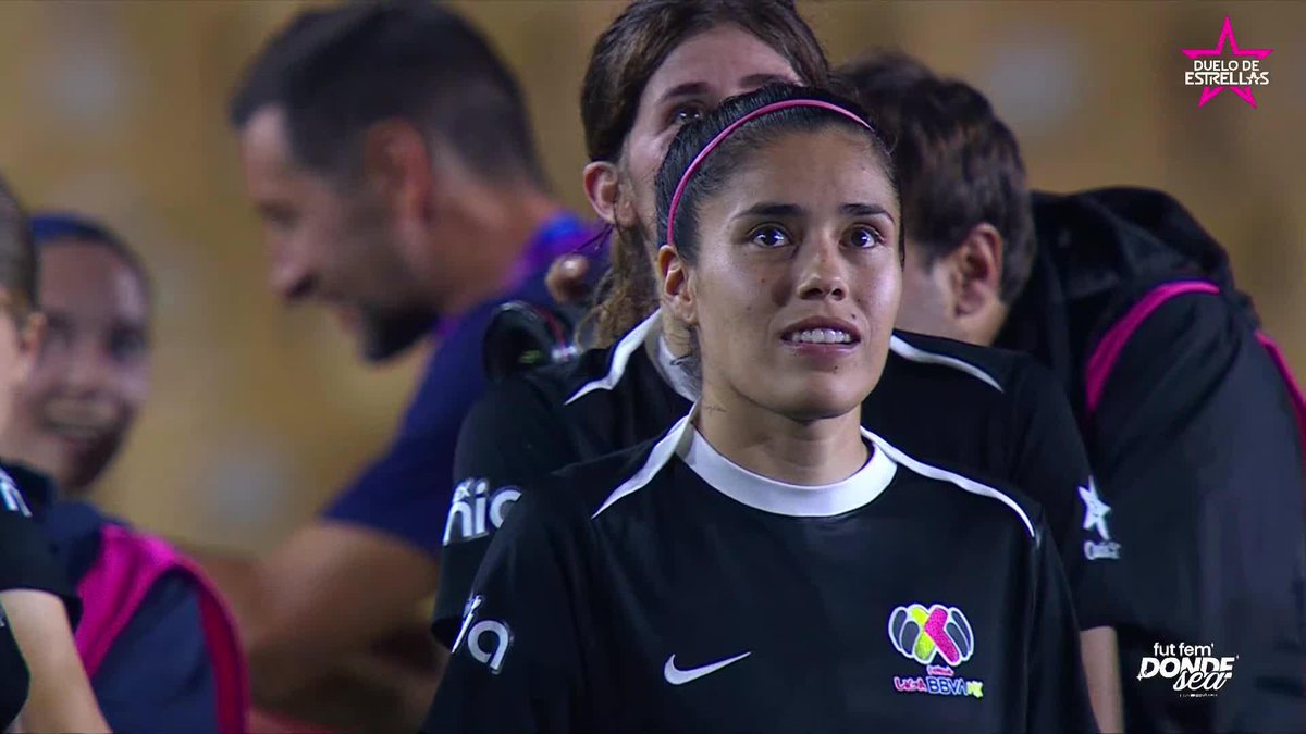 Aquí andamos llorandooo…🥹💛 Así fue el homenaje a Jacquie Ovalle en su despedida 🌟 Una crack que se va dejando magia, goles y puro orgullo en la #LigaBBVAMXFemenil. ⚽✨ #NuestroFutFem