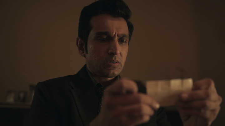 Never gift Pratik Gandhi a teddy bear 🥲 #SaareJahanSeAcchaOnNetflix