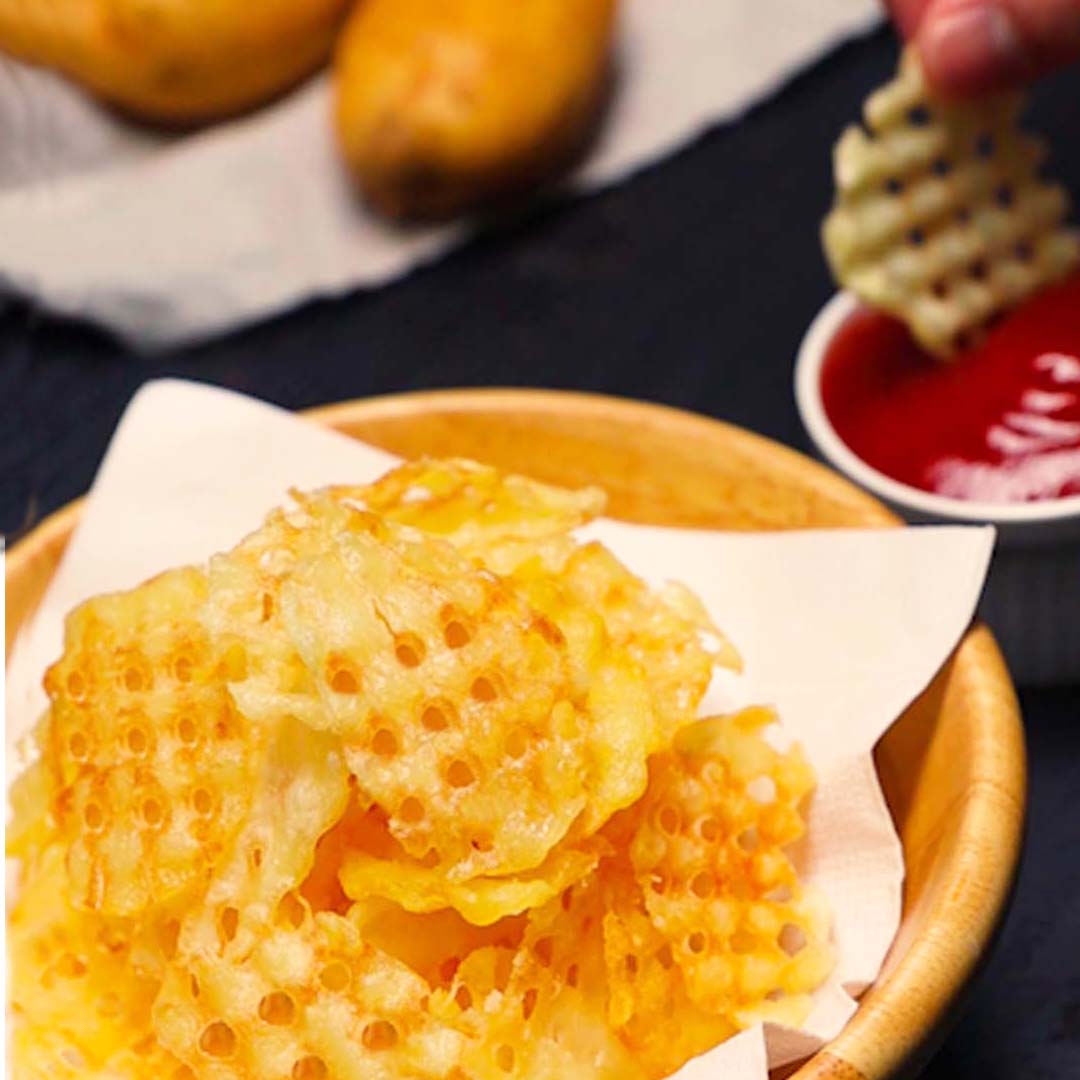 【〇〇を使うだけであのポテチが作れちゃう！？】カリッカリ♪やみつきワッフルポテトチップス / Waffle Potato Fries🥔🧑‍🍳