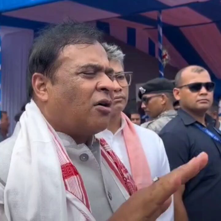 Jamiat Ulema-e-Hind कांग्रेस की B टीम है। मैं देश के लिए सोचता हूँ। अगर कल जमीयत वाले कांग्रेस के मुख्यमंत्री को हटाने की बात करें, तो मैं उसका भी विरोध करूंगा। यह निर्णय सिर्फ जनता ले सकती है। लेकिन कांग्रेस वाले जमीयत के बयान का स्वागत करते हैं। #JamiatWithAssamCong