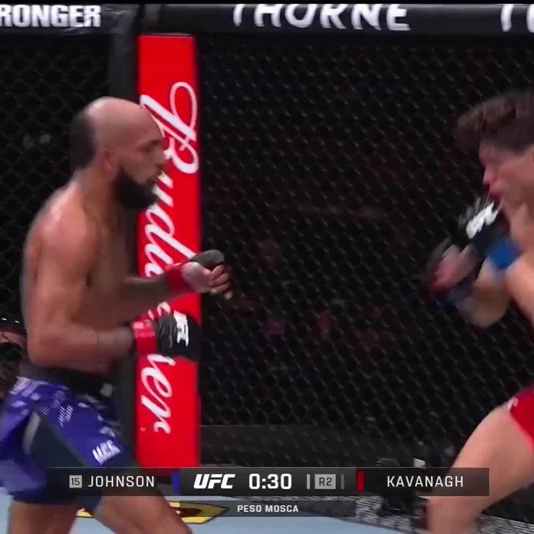 Charles Johnson conecta con una bomba! 💣 Charles "InnerG" Johnson #UFCShanghai
