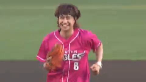 Hey! Say! JUMP #八乙女光 さん セレモニアルピッチ⚾️ #宗山塁 選手がキャッチャーを務めました！ ノーバウンドのナイスピッチングに 八乙女さんも笑顔でガッツポーズ✊✨ ビビッとくるセレモニアルピッチでした🥺👏 #RakutenEagles #キ！