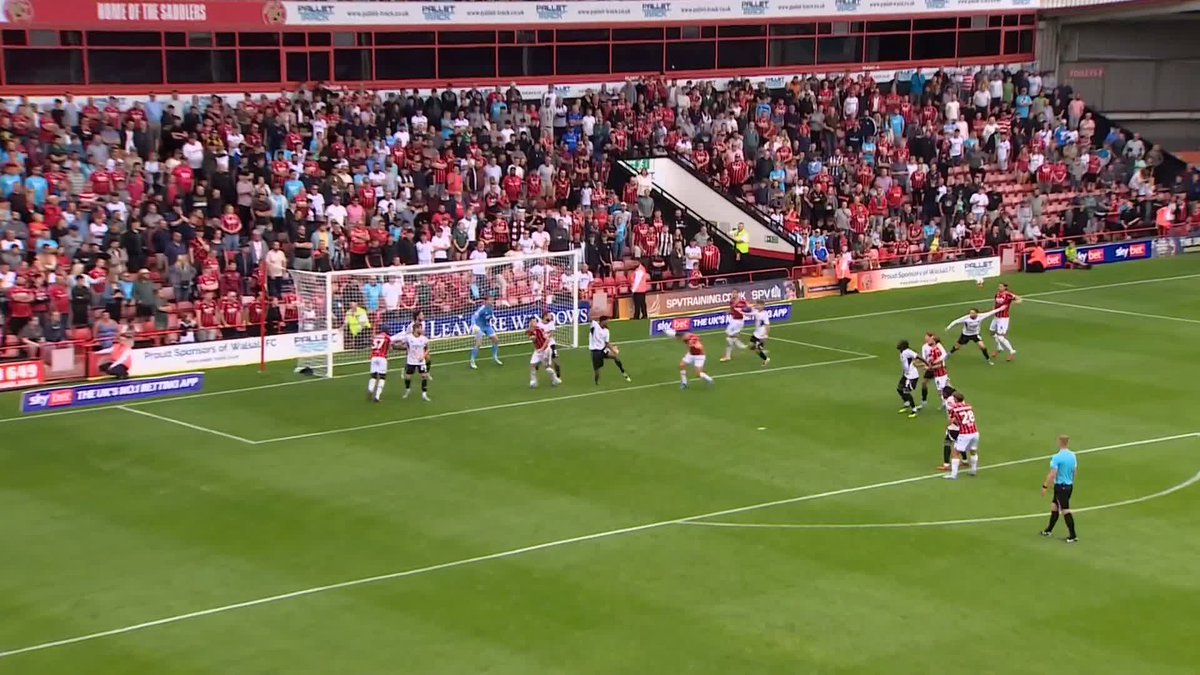 A powerful header from Harrison Burke puts Walsall ahead against Salford! 💥