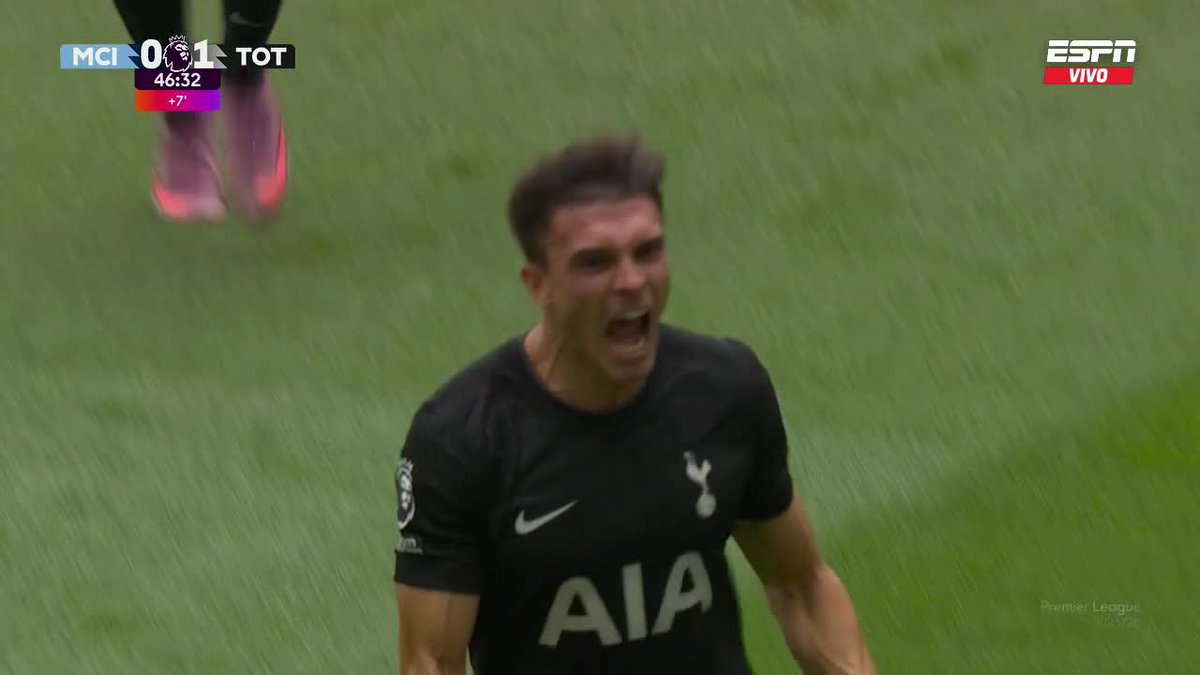 Innecesaria descarga de Trafford con Nico. No todas los pedidos deben ser entregados. De espaldas, sin pase y con la marca encima. Enorme el director tomando a Ederson unos minutos más tarde.
