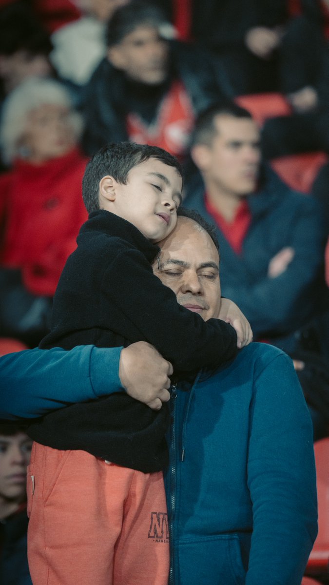 EMOCIONANTE vídeo de C. A. Independiente. Hasta las lágrimas. Con cada imagen. El relato, mientras la cabeza procesa lo escalofriante que fue ante cada secuencia proyectada. Autocrítica. Valores. Desde la realidad. Sin victimización. Con grandeza. TODOS JUNTOS.