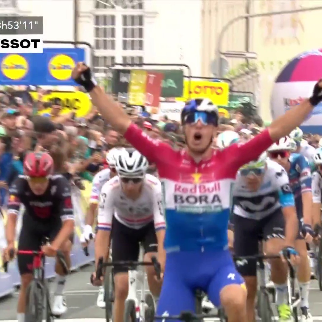 The bad boy of the bunch sprints, Danny van Poppel was relegated in Germany after sprinting all over the road and moving (twice) on Brennan. He collects them yellow cards like pokemons. 🟨 The victory went to Soren Waerenskjold. #DeineTour
