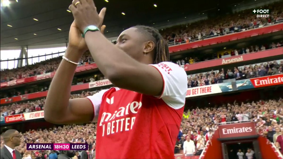 EBERECHI EZE EST UN GUNNER ❤️ Présenté en grande pompe au milieu de l’Emirates Stadium, l’Anglais portera le numéro 1️⃣0️⃣ #ARSLEE | #PremierLeague