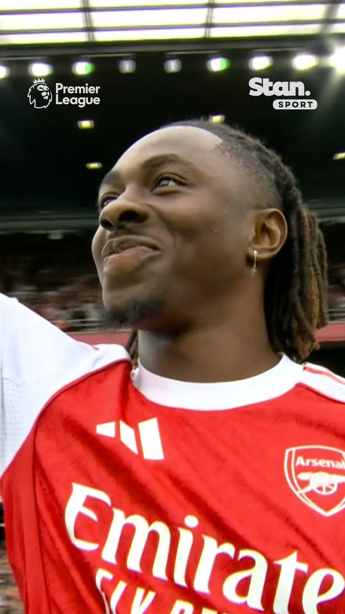 EBERECHI EZE IS A GUNNER 🔴 The Englishman is unveiled by Arsenal at the Emirates and just look at the reception he receives! ↳ Premier League. Live &amp; On Demand with 4K on Football’s New Home, Stan Sport. Stream now. #StanSportAU #PremierLeague