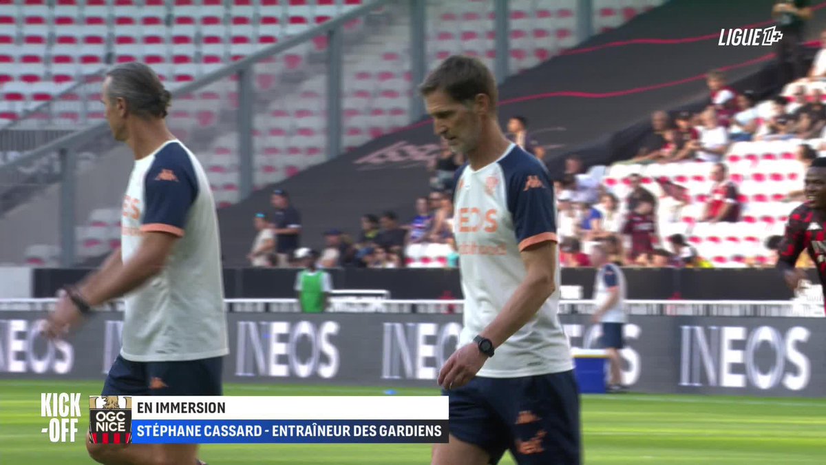 En immersion avec Stéphane Cassard, entraîneur des gardiens de l'OGC Nice, pendant l'échauffement ! 🎦 Notre football, votre chaîne 🤝 #OGCNAJA