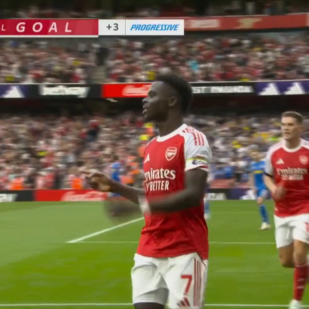 Arsenal's pressing pays off as Bukayo Saka smashes in a second. 💥