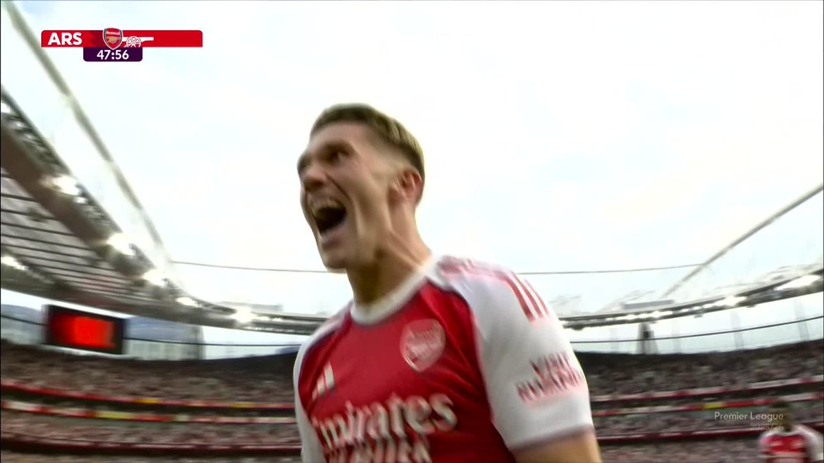 EL MONSTRUO DE LA MÁSCARA YA ESTÁ AQUÍ Viktor Gyökeres y su primer chicharro con el Arsenal #PremierLeagueDAZN 🏴󠁧󠁢󠁥󠁮󠁧󠁿⚽️