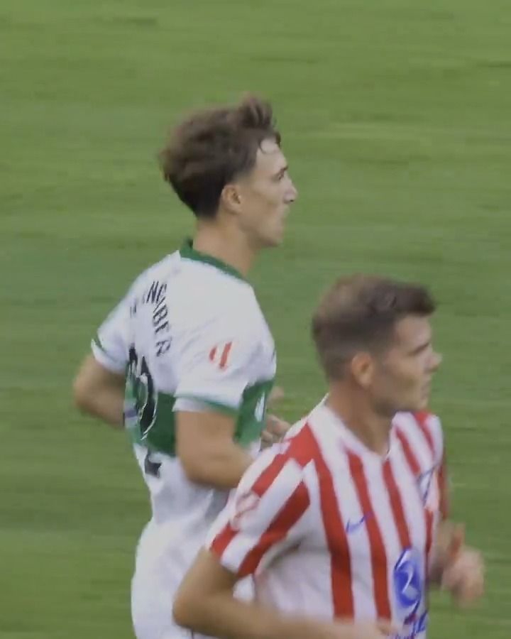 El recital de Affengruber en el Metropolitano es para enseñar a los niños que quieren ser defensas. Vaya partidazo el suyo y de todo el Elche. Un equipo con la firma de Eder Sarabia.