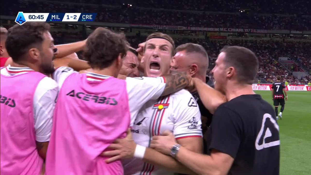 ¡¡¡NO BUSQUEN MÁS!!! ¡¡TENEMOS EL GOLAZO DEL FIN DE SEMANA!! ESPECTACULAR PIRUETA DE BONAZZOLI PARA EL 2-1 DE CREMONESE ANTE MILAN. 📺 Mirá la #SerieA por #DisneyPlus Plan Premium