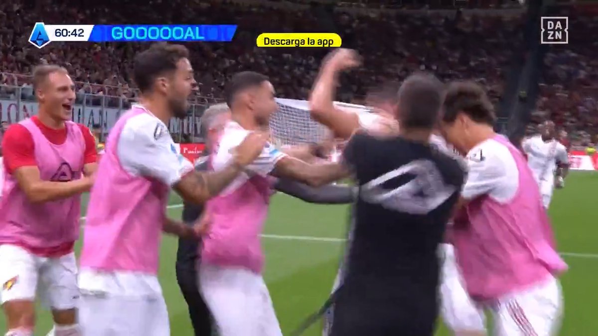 Cuando estás viendo de 'chill' el AC Milan-Cremonese... Y PASA ESTO ¿QUÉ SENTIDO TIENE? 🤯🔥 🔗 #SerieAenDAZN 🇮🇹
