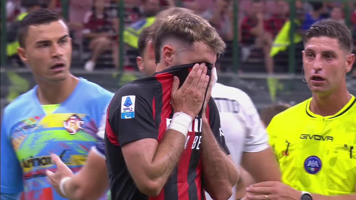 ¡NI SANTI GIMENEZ SE CREÍA LO QUE DEJÓ ESCAPAR! Era el del empate para el Milan en los últimos minutos 😨 La #SerieAxESPN la disfrutas por 𝐷𝑖𝑠𝑛𝑒𝑦+ 𝑃𝑟𝑒𝑚𝑖𝑢𝑚