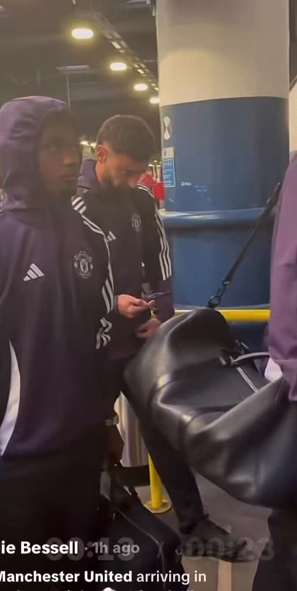 🚨🎥| The Manchester United squad have arrived in London 🫡