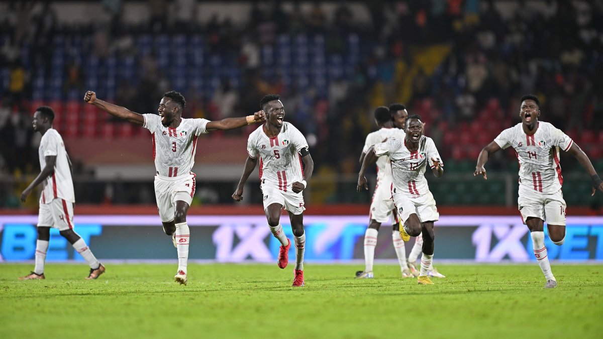 When 120 minutes isn’t enough… penalties decide it! 👀 🎥 Watch Sudan and Algeria’s dramatic shootout unfold.🇸🇩🇩🇿 #TotalEnergiesCHAN2024