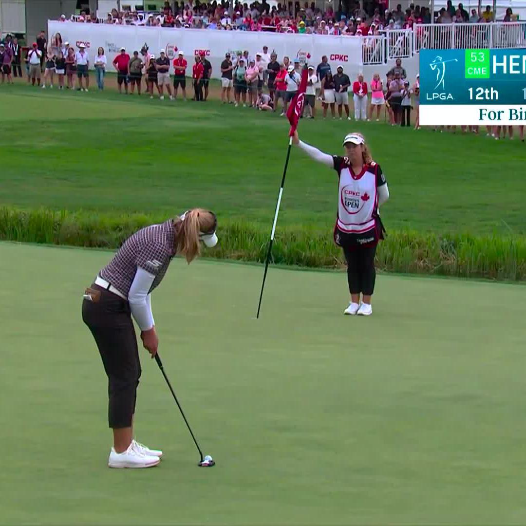 The Canadian crowd goes wild 🗣️ Brooke Henderson drains the birdie on 12 to take a solo lead!