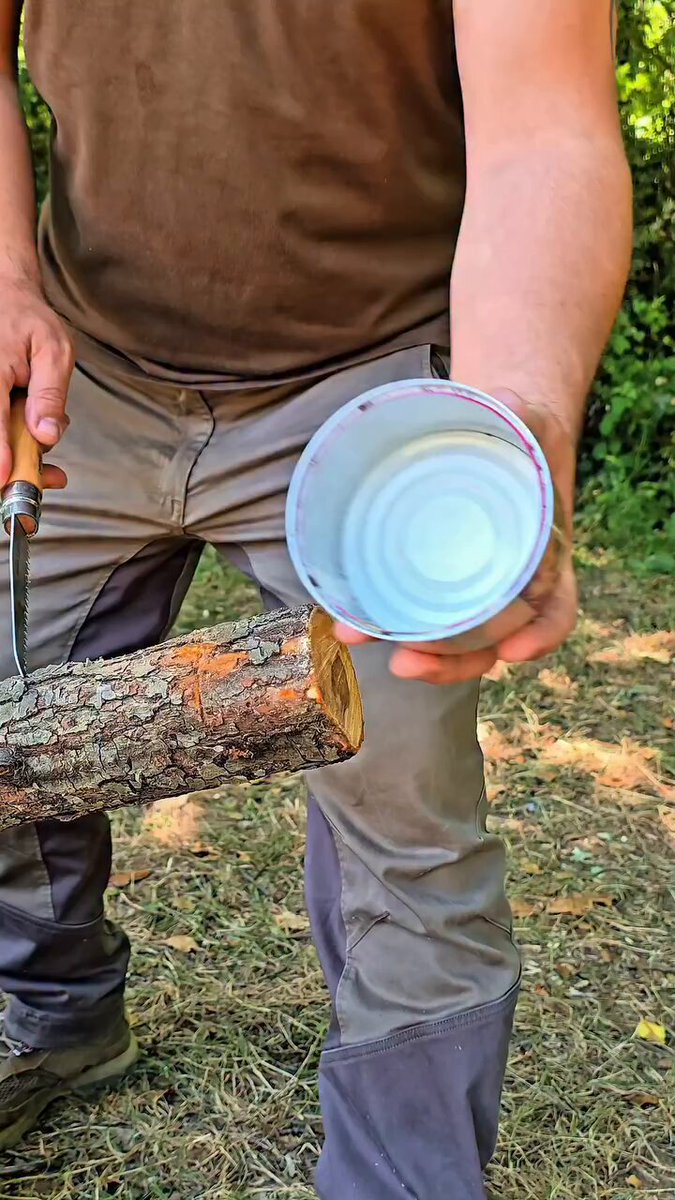 Brilliant Idea: camp cooking stove with charcoal and alcohol! This shows how to make a reusable heating stove for survival hiking or camping using what are available. Save and share to your audience!