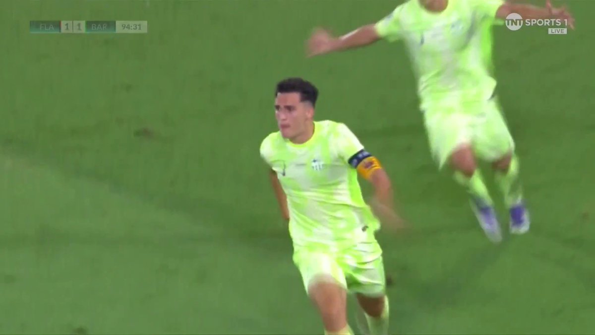 Incredible scenes at the end of the Intercontinental Cup U20 final 💥 Barcelona score what looks like the winner in the 95th minute and Flamengo respond instantly 👀 Penalties it is... 📺 TNT Sports & discovery+ UK