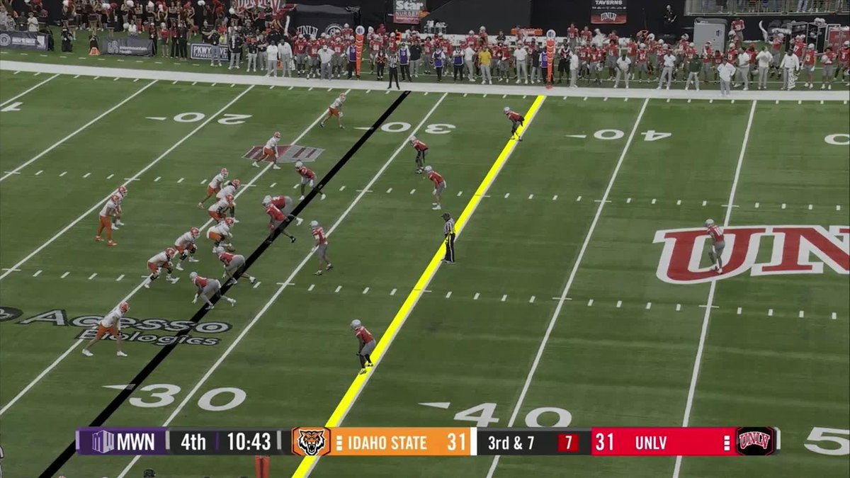 First career pick for Marsel McDuffie and we're back in the redzone 🔥 📺: MWN