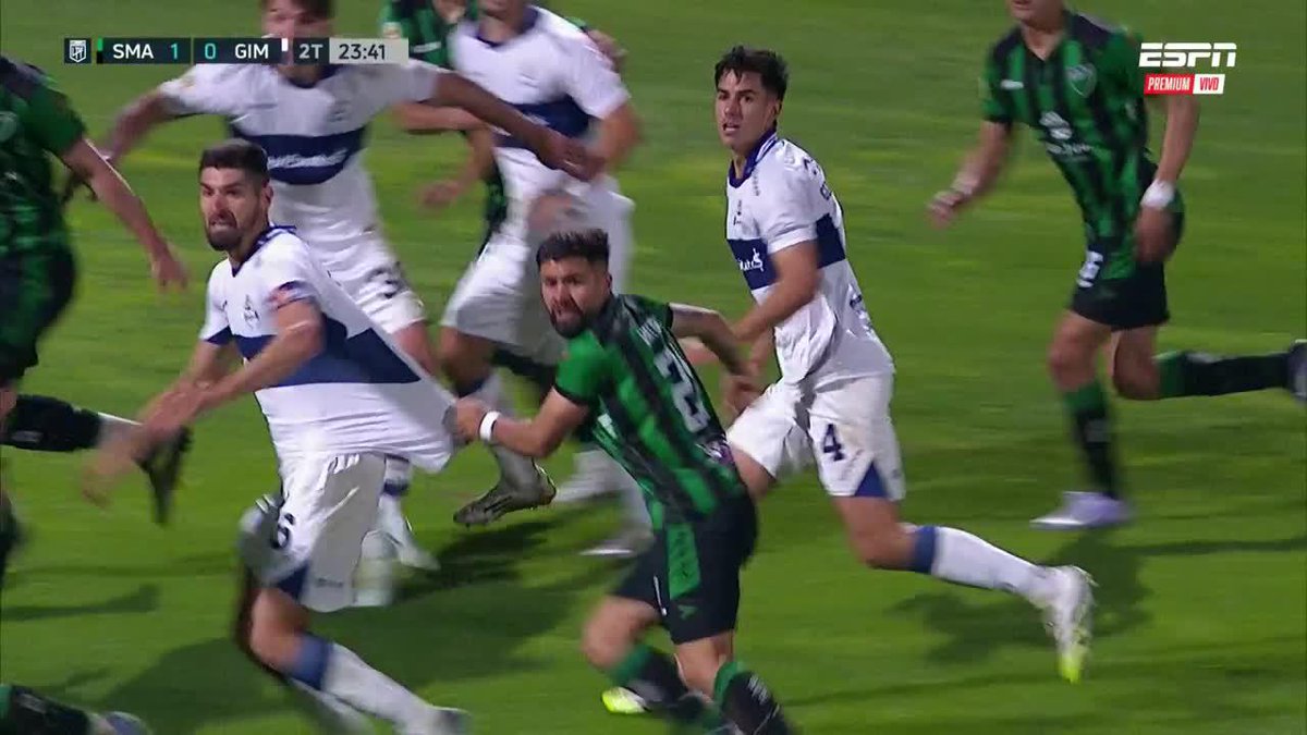 #GELP era claro penal para #Gimnasia 🐺 ya que fue un agarrón sostenido que afectó el posicionamiento de Suso. Lo acostaron en San Juan 👇