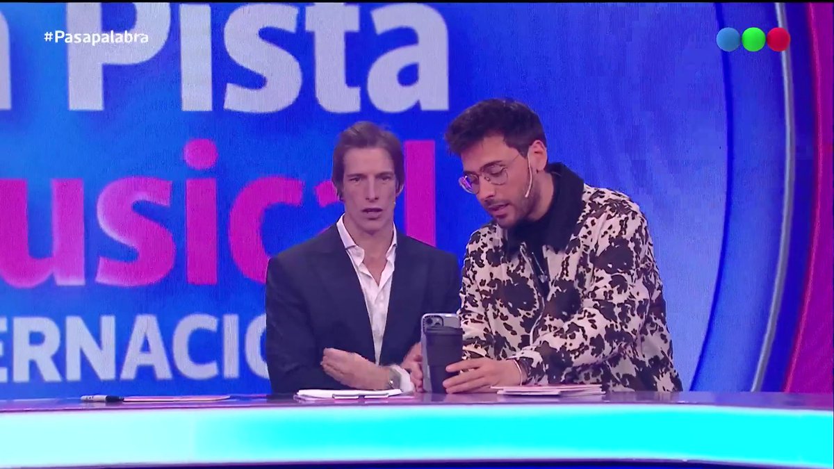 ¡Lizardo acertó la canción, bailó y le hizo grabar el primer tiktok a Iván! #PasaPalabra 🤳🏼 👉 Mirá #Pasapalabra en con la conducción de Iván de Pineda 🎡