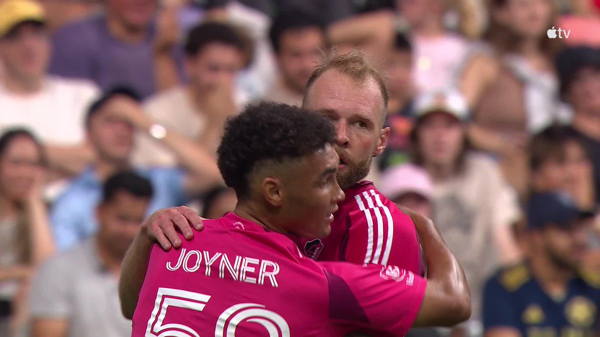 Sang Bin's speed ➡️ João Klauss' spin 😱 St. Louis takes the lead back in Vancouver!