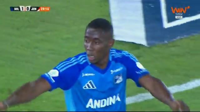 "Millonarios" Porque le rompió bien el ojete por 3-0 a Junior de Barranquilla por la Liga BetPlay de Colombia. Llegaban agrandados por ser los líderes y perdieron contra el último, comieron la tremenda mondá de los Embajadores, alta putita el Tiburón.