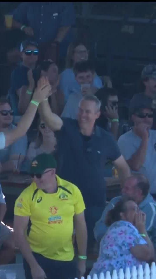 Mitch Marsh got onto this one well and the crowd catch was very solid! #AUSvSA