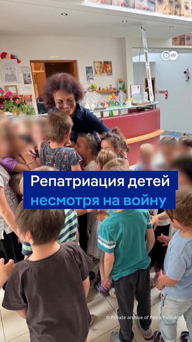 Украина вернула более 50 детей-сирот, которых эвакуировали в Австрию в начале полномасштабного вторжения РФ. Австрийская организация, которая занималась опекой, была категорически против репатриации до окончания войны. Вот как объясняют ситуацию в Украине и в Австрии. Видео DW