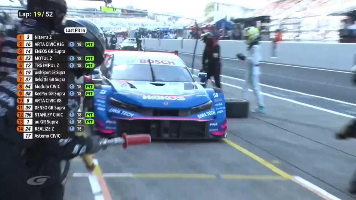 ピット作業で順位変動発生‼️ 23号車MOTUL が 16号車ARTA MUGEN の前に出てピットアウト 見事なチームワークです🙌🙌 #SUPERGT 第5戦 灼熱の鈴鹿決戦🔥 8/23～8/24 徹底LIVE配信！ 🔽ご視聴/ご購入は🔽 #スーパーGT