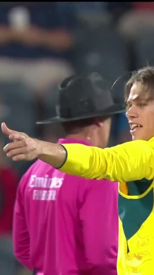 Cooper Connolly gets the massive scalp of Dewald Brevis and sends him off with the 🏹 #AUSvSA