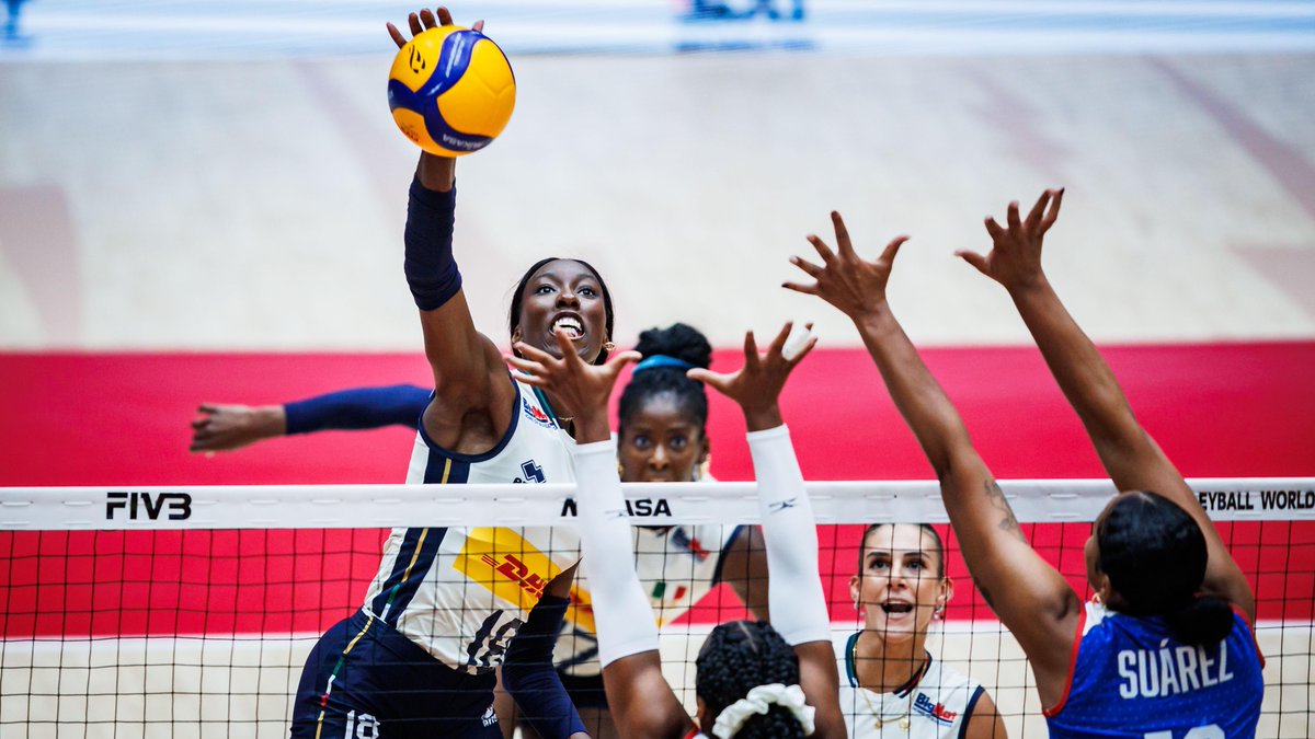 #Thailand2025 🇮🇹🔥 Italy just can’t stop, won’t stop! The Azzurre keep their winning streak alive with a clean 3–0 vs Cuba 💥. 📺 Catch the action LIVE on VBTV: 🛍️ Grab your WCH Merch: 🏐 #Volleyball #WWCH #ElectrifyingThailand