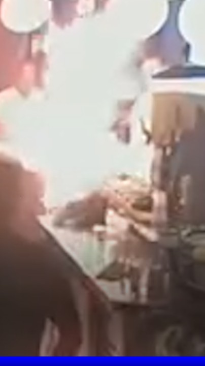 En Espagne, un client met le feu à un bar, mécontent de ne pas avoir eu de mayonnaise ni de ketchup