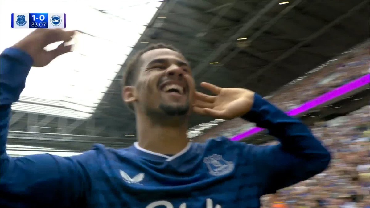 Iliman Ndiaye scores Everton's first goal at the Hill Dickinson Stadium! 🔥