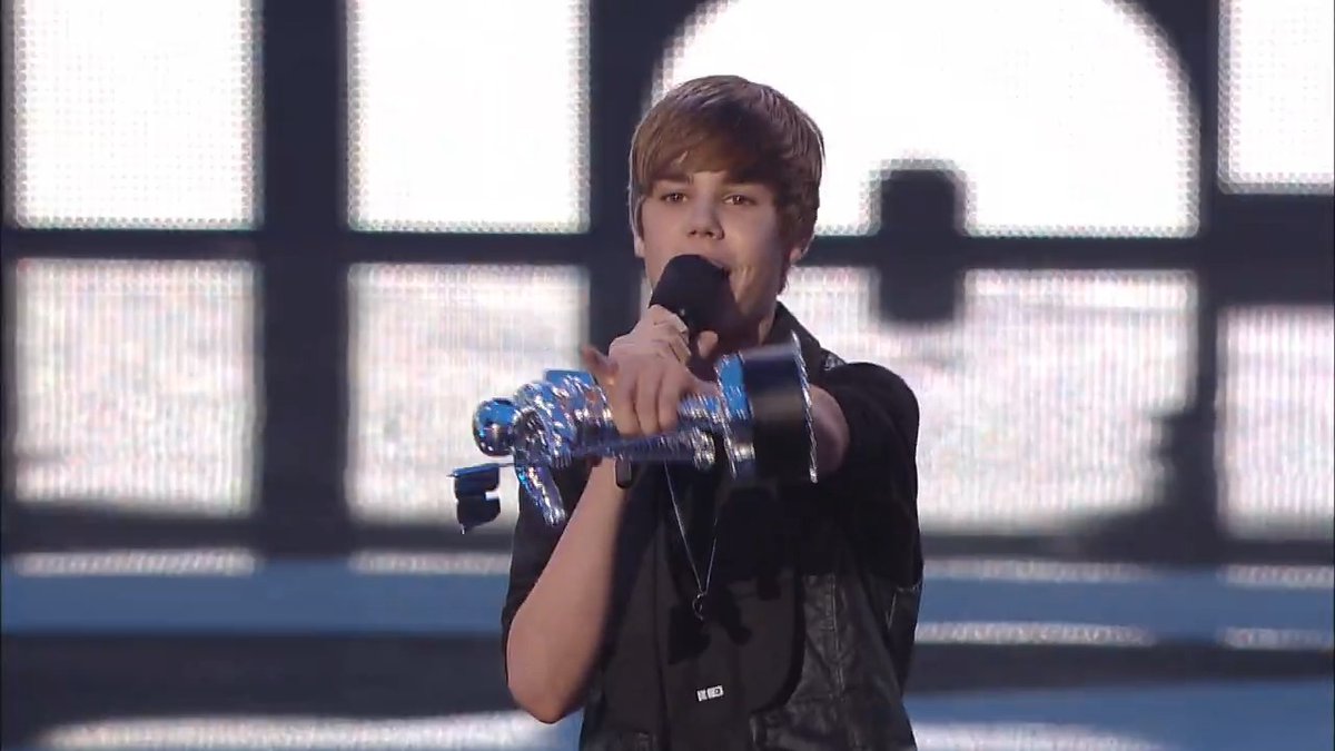 Starting off the week by looking back at @JustinBieber's first #VMA win! 🏆🥺 The 2025 #VMAs are just TWO weeks away! See if he takes home another moonperson – live September 7 on CBS and Paramount+!