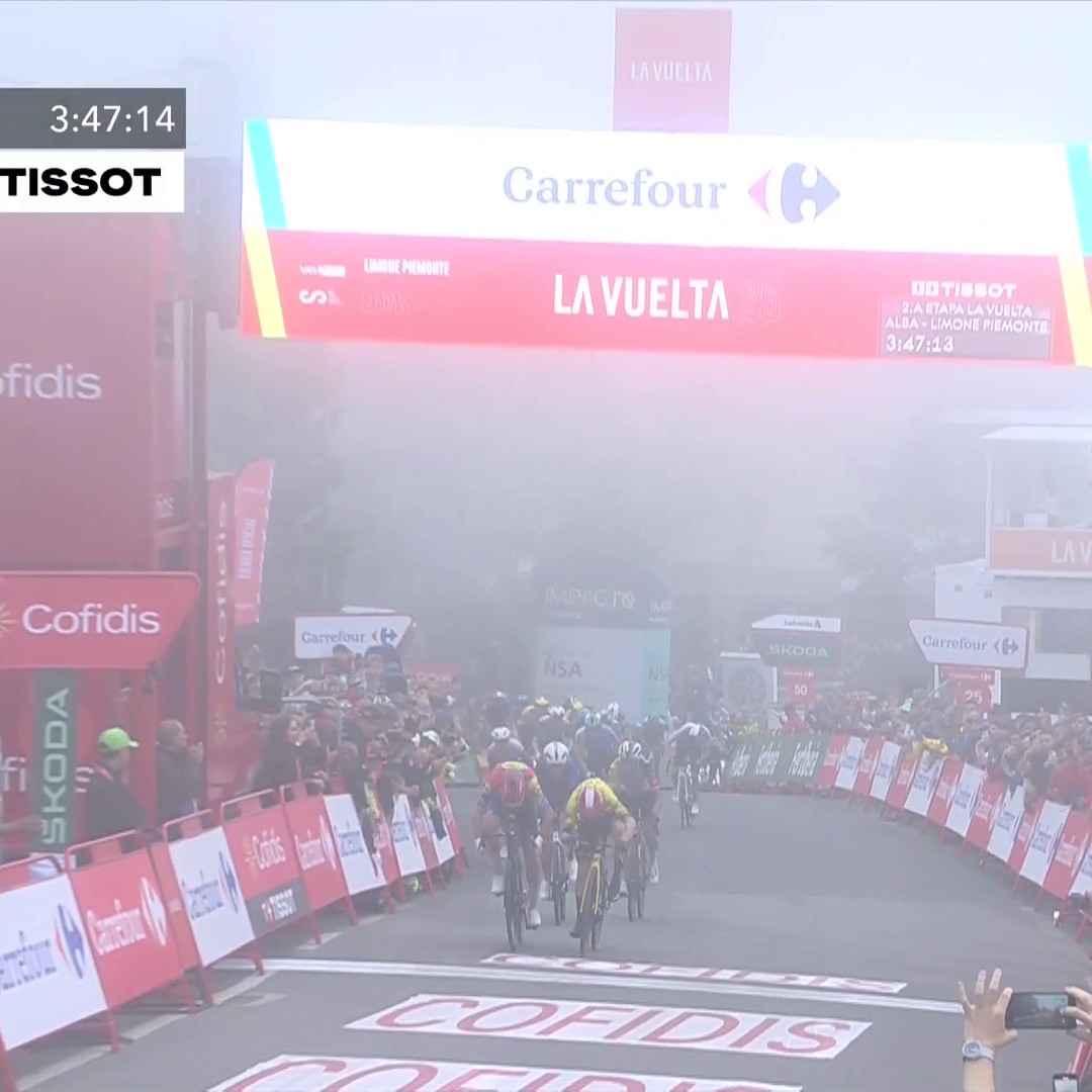 #Replay 🎥 / #LaVuelta25 🇪🇸 Tombé avec plusieurs équipiers en cours d’étape, 🇩🇰 Jonas Vingegaard (TVL) s’impose sur la première arrivée en altitude. Il devance 🇮🇹 Giulio Ciccone (LTK) et 🇫🇷 David Gaudu (GFC).
