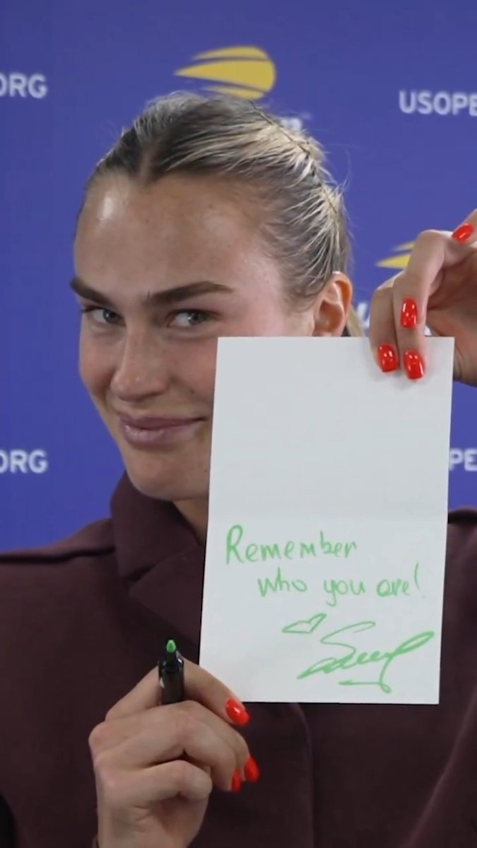 Players leave themselves final notes before action begins... ✨