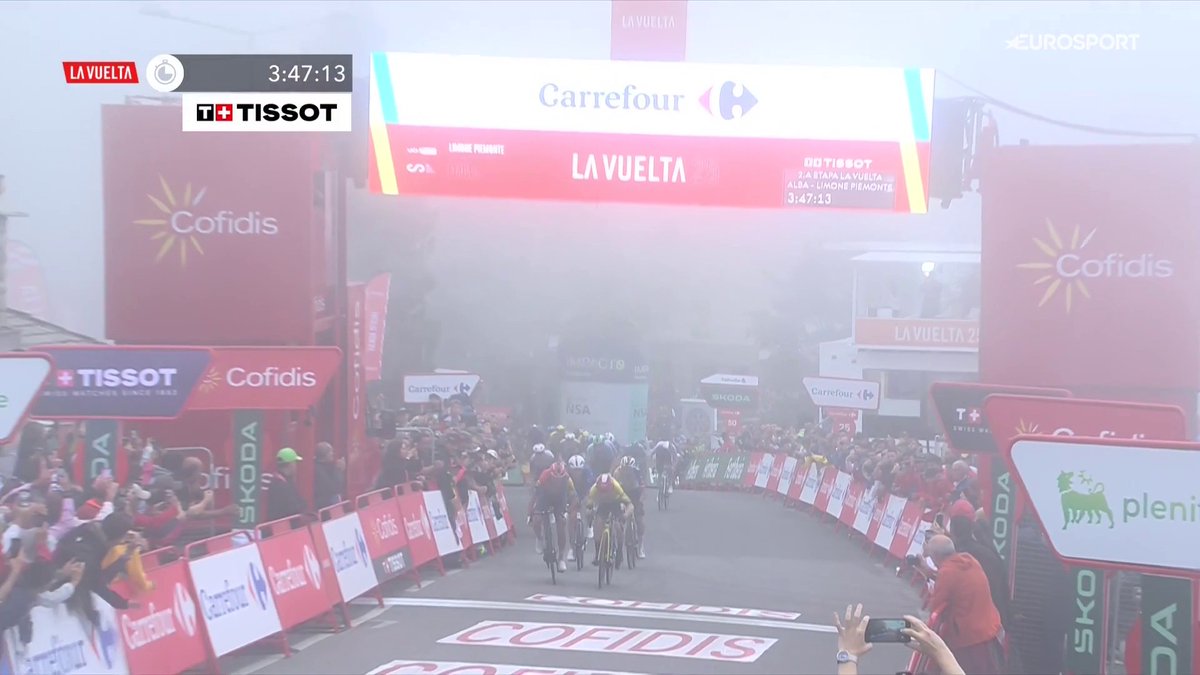 6 mois après son dernier succès, Jonas Vingegaard a battu Giulio Ciccone (Lidl-Trek) sur cette 2e étape de #LaVuelta25, faisant coup en prenant pour la 1re fois le maillot de leader du Tour d'Espagne. 3e succès en 2025 pour le Danois, le 1er en World Tour.