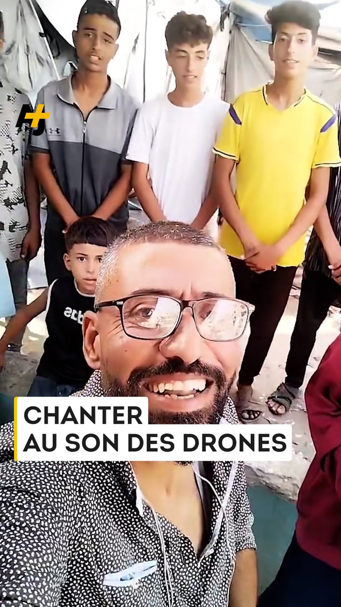 “Dans ces moments-là, on oublie la guerre” : Lui, c’est Ahmed Abu Amsha, un professeur de musique qui apprend à chanter au son des drones israéliens.