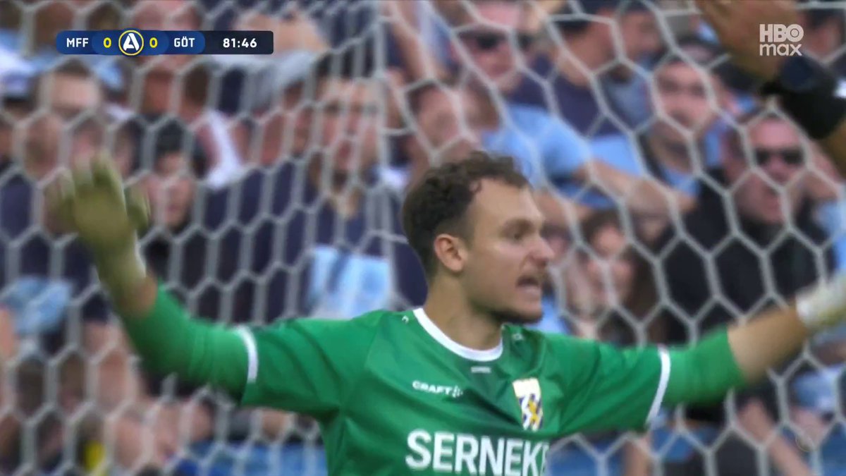 🗣 "Hur är det möjligt?!" Elis Bishesari räddar Lasse Berg Johnsens straff, igen! Fortsatt 0-0 på Eleda. 📲 Se matchen på HBO Max