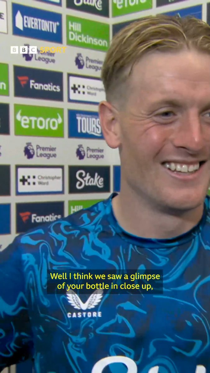 🗣 "It's my trick, so I'll keep doing it!" Jordan Pickford's water bottle delivered once again 💧🙌