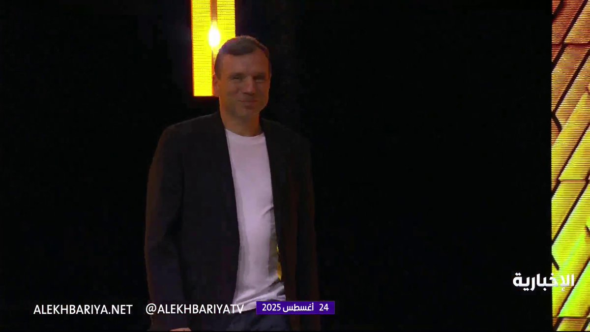 رغم خسارته المحبطة أمس في الصين أمام الفريق العظيم "الأهلي" في -نهائي السوبر الشهير الذي لم يكن يشارك فيه الأهلي حتى جاءته دعوة ولباها خير تلبية وحقق البطولة- إلا أن كريستيانو يحضر اليوم حفل كأس العالم للرياضات الالكترونية بصفته سفير لها 👏♥️