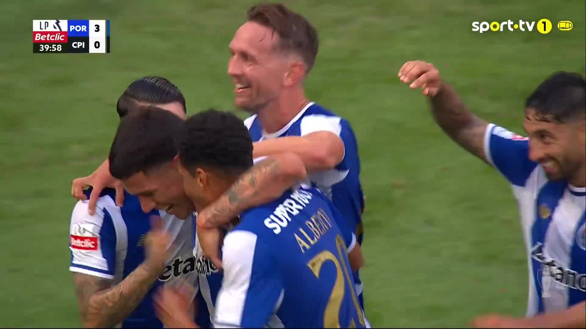 Alberto a meias com Nehuén Pérez fazem o terceiro do FC Porto a fechar a primeira parte 👊 #sporttvportugal #LIGAnasporttv #ligaportugalbetclic #FCPorto #CasaPiaAC #betanolp