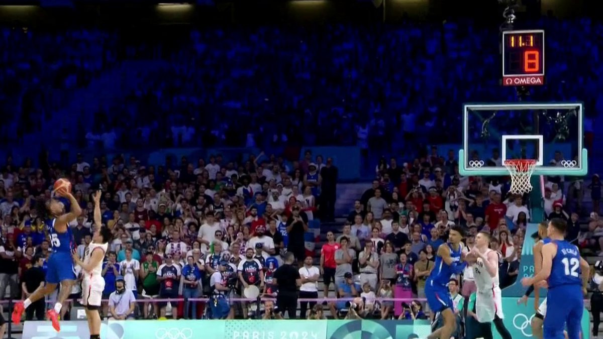 🏀 #Stade2 | Matthew Strazel, le sauveur de la patrie 🇫🇷 Il a été le sauveur des Bleus du basket l’été dernier : à quelques jours de débuter l’Euro 2025, Matthew Strazel revient pour Stade 2 sur ce tir miraculeux ! ▶️ L'émission en replay :