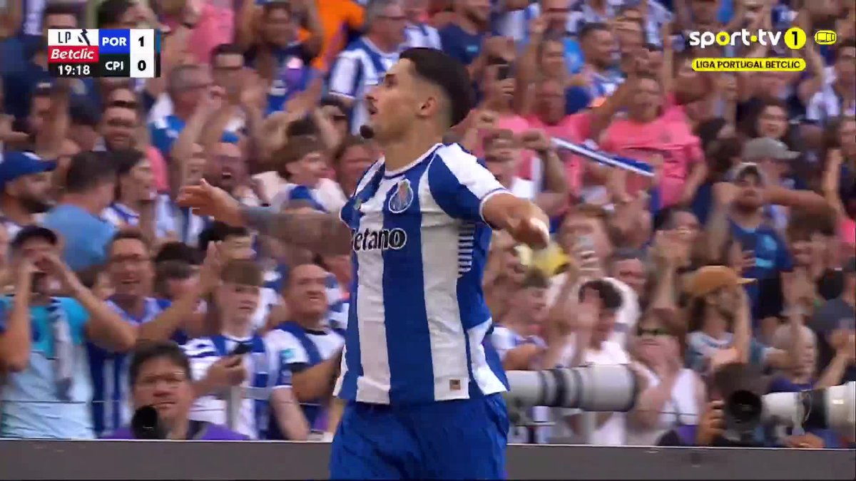 Ex del Deportivo Alavés y Real Zaragoza, Borja Sainz anotando un doblete con el Oporto.
