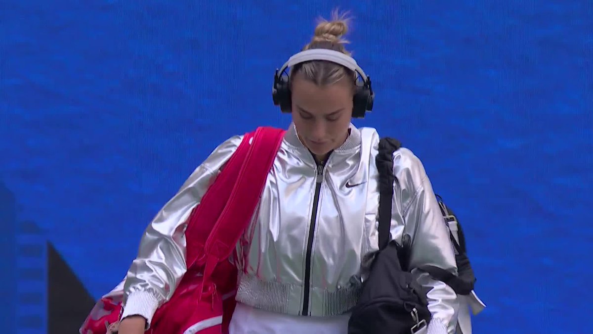 Defending champion Aryna Sabalenka is back on Ashe! 🐯